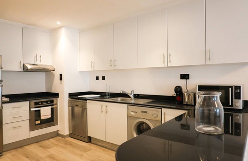 Dubai Marina Apartment | spacious apartment in Dubai Marina with Sea view - 5 minutes from the beach