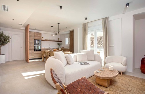 Centro - Sagrario Apartment | Spacious apartment in Granada center. San jerónimo