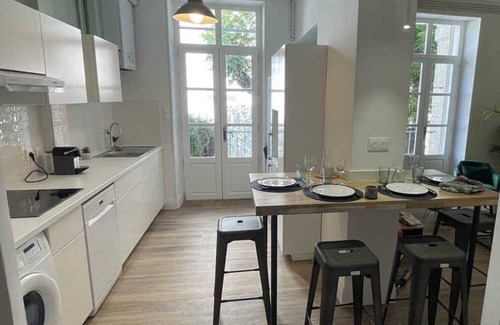 Faubourg Apartment | Spacious apartment in Nîmes for 8 people