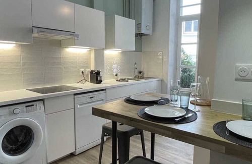 Faubourg Apartment | Spacious apartment in Nîmes for 8 people