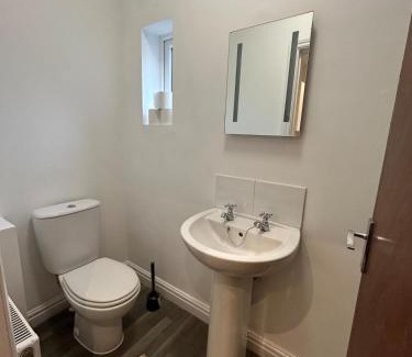 Erdington Apartment | Spacious Apartment near train station with a parking space