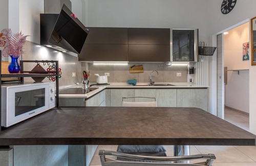 San Donato Apartment | Spacious apartment perfect for 3 people, located in the San Donato district and equipped with all comforts including an equipped balcony. Strategic location just a few minutes from the Fiera, the Tecnopolo, the Unipol and the ring road. Perfect for those