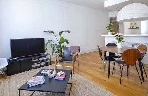 Saint-Lambert Apartment | Spacious apartment with sea view
