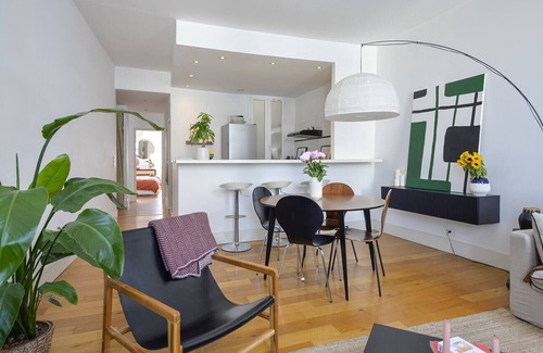 Saint-Lambert Apartment | Spacious apartment with sea view