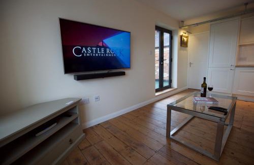 Ipswich Apartment | Spacious Apartment with Roof Terrace, near The Waterfront, Ipswich