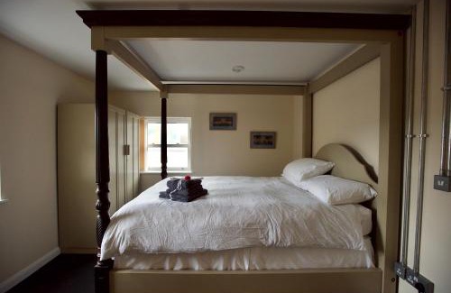 Ipswich Apartment | Spacious Apartment with Roof Terrace, near The Waterfront, Ipswich