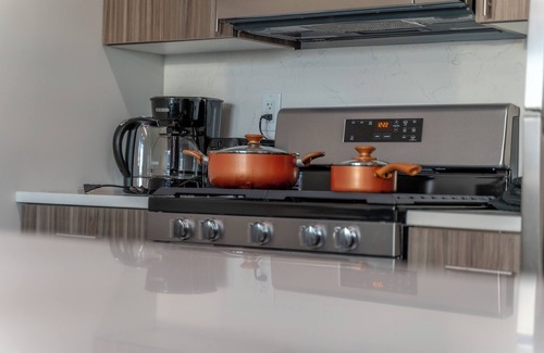 East Orange Apartment | Spacious APT, Near NYC+Airport, Sleep Big Groups