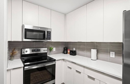 Charlotte Center City Apartment | Spacious Apt w/Pool Table
