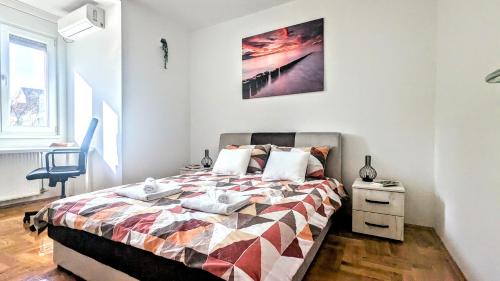 Novi Sad Apartment | Spacious & attractive 600m-7minuta hoda od centra, mogucnost za parking-apartmani-nsmilos
