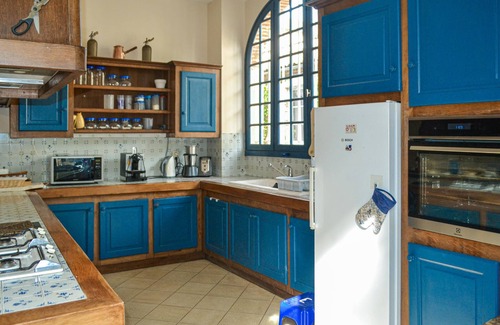Villeneuve-sur-Lot House | Spacious, authentic property with pretty outdoor pool and tennis court.