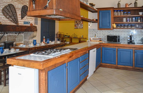 Villeneuve-sur-Lot House | Spacious, authentic property with pretty outdoor pool and tennis court.