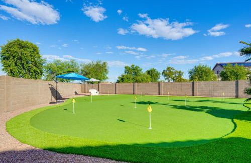 Springer Ranch House | Spacious Backyard with Putting Green! Peoria Retreat