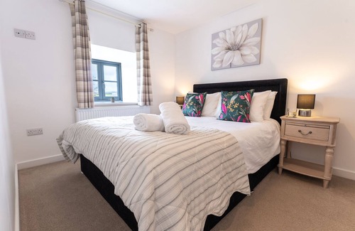 Saint Erth Praze House | Spacious Barn/Garden/Parking/Beaches, Marazion & Hayle 4 miles/St Ives 7 miles