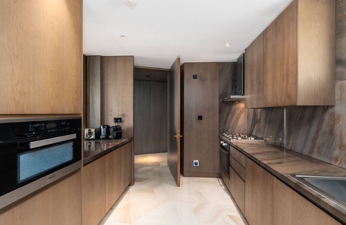 Palm Jumeirah Apartment | Spacious Beachside 2BR+M at FIVE Palm Jumeirah