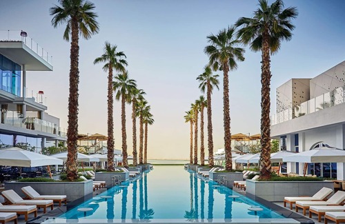 Palm Jumeirah Apartment | Spacious Beachside 2BR+M at FIVE Palm Jumeirah
