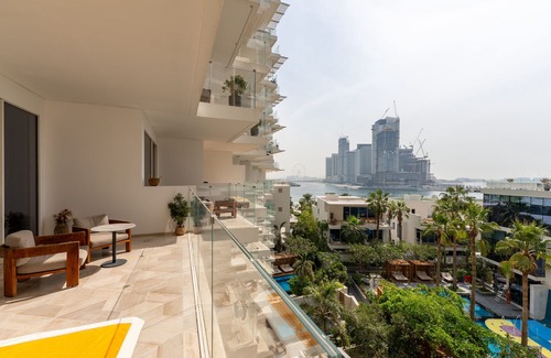 Palm Jumeirah Apartment | Spacious Beachside 2BR+M at FIVE Palm Jumeirah