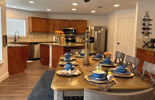 South Arlington House | Spacious Beautiful Corner Lot Home