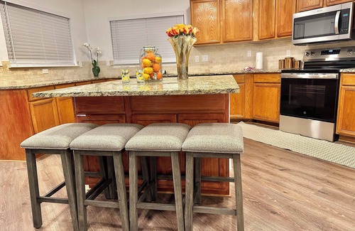 South Arlington House | Spacious Beautiful Corner Lot Home