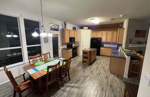 San Marcos House | Spacious & Beautiful 4 Bedroom Home - 5 min from downtown & the River