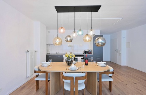 Elberfeld-Mitte Apartment | Spacious & Beautiful 5 Room Apt Sleeps 10- City Center Wuppertal