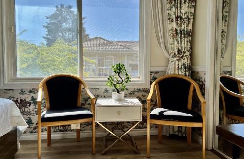 Richmond House | Spacious Bedroom with Two Queen Sized Bed