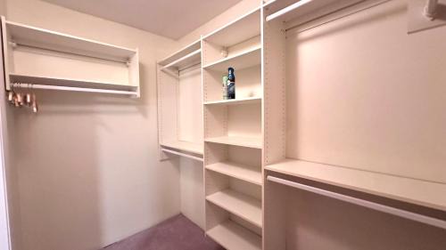 Richmond House | Spacious Bedroom with Two Queen Sized Bed