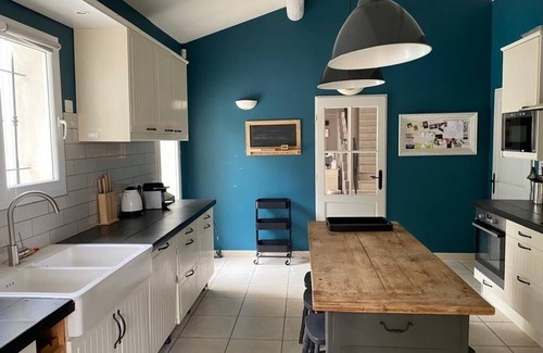Argilliers Villa | Spacious, bright villa. Charm, comfort and calm. Heated swimming pool.
