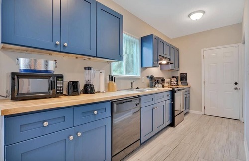 Washington Park House | Spacious Bungalow in the Heart of Downtown ATL! Minutes To All the Attractions!