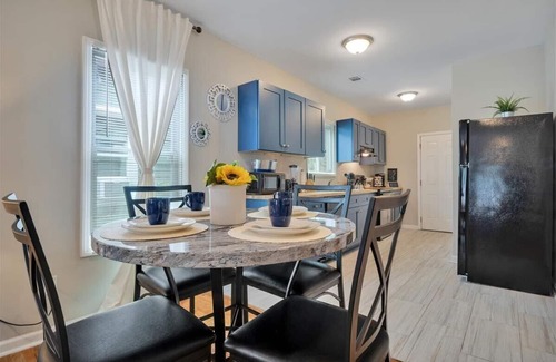 Washington Park House | Spacious Bungalow in the Heart of Downtown ATL! Minutes To All the Attractions!