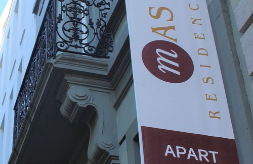 Upper Town Apartment | Spacious Business Suites. Fully equipped kitchen. Great location.