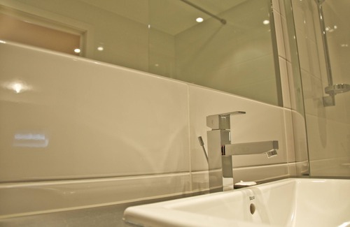 Upper Town Apartment | Spacious Business Suites. Fully equipped kitchen. Great location.