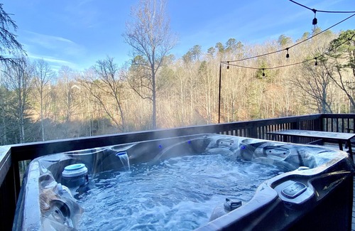 Bryson City Cabin | Spacious cabin near boat rentals & NOC with Hot Tub, Pool Table, & Gameroom