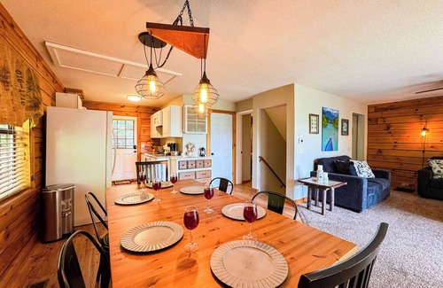 Cherokee Cabin | Spacious Cabin w/Hot Tub & Spectacular Valley Views | Near Bryson & Cherokee