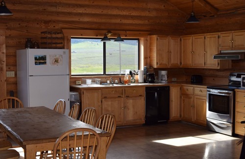 Cameron House | Spacious Cabin with amazing views near Madison River and Yellowstone