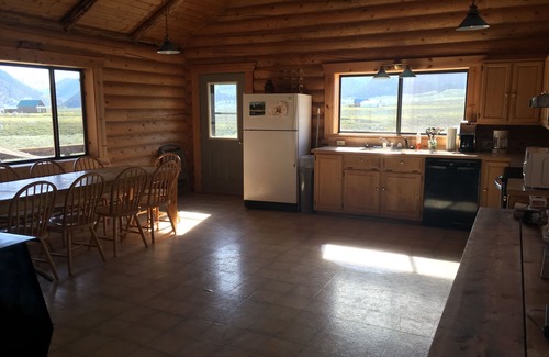 Cameron House | Spacious Cabin with amazing views near Madison River and Yellowstone