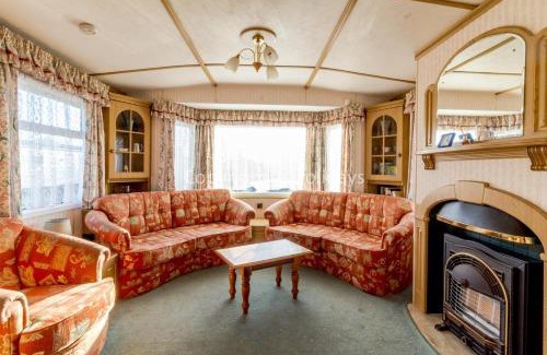 Hunstanton Other | Spacious Caravan For Hire In Hunstanton At Manor Park Holiday Park Ref 23047B