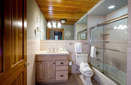 Islamorada Resort | Spacious Caribbean-Style Home w/Kitchen, WiFi, & Wraparound Outdoor Veranda