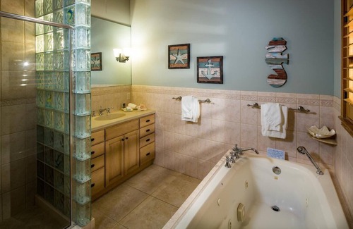 Islamorada Resort | Spacious Caribbean-Style Home w/Kitchen, WiFi, & Wraparound Outdoor Veranda