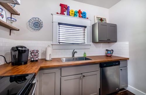 Tobin Hill Apartment | Spacious Carriage Apartment near Downtown, Pearl Brewery & Riverwalk