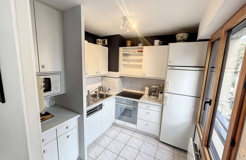 Granville Apartment | Spacious central duplex with views, 50m from beach, elevator, and WIFI
