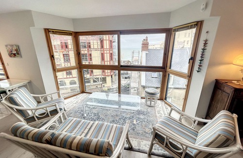 Granville Apartment | Spacious central duplex with views, 50m from beach, elevator, and WIFI