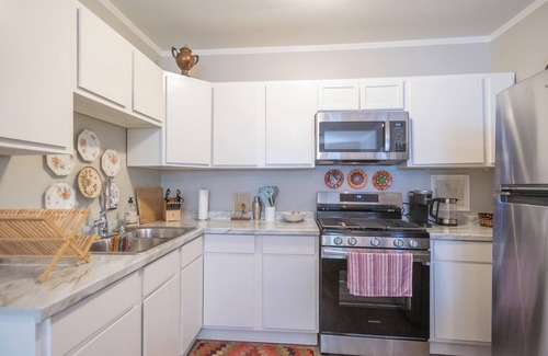 Midtown House | Spacious Central Gardens House and Carriage House