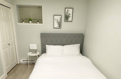 Saanich West House | Spacious, Centrally Located, Sleeps up to 7