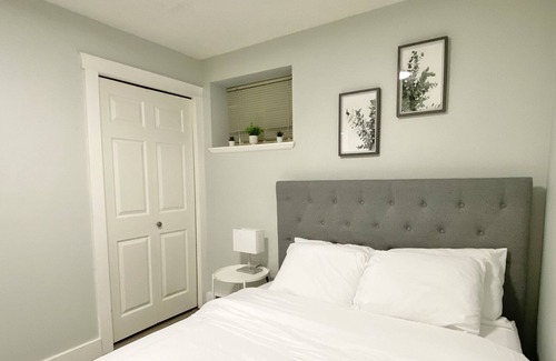 Saanich West House | Spacious, Centrally Located, Sleeps up to 7