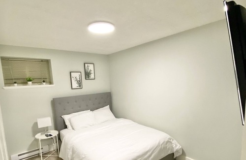 Saanich West House | Spacious, Centrally Located, Sleeps up to 7