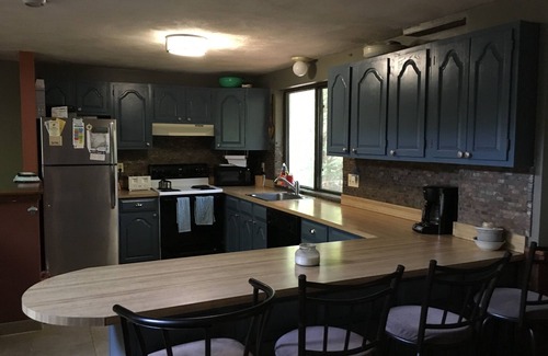 North Conway Ski Chalet | SPACIOUS CHALET -Walk to Echo lake- hiking trails all around- 5 min to skiing