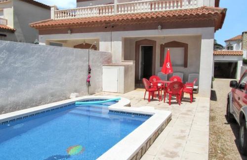 Miami Platja Ski Chalet | Spacious Chalet with Private Pool in Miami Platja