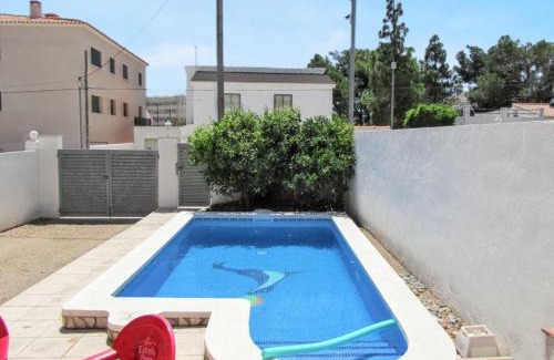 Miami Platja Ski Chalet | Spacious Chalet with Private Pool in Miami Platja