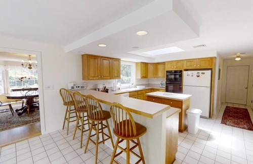 Dennis House | Spacious charmer close to CC Museum of Art, Cape Cinema, Playhouse,restaurants, and bay beaches.