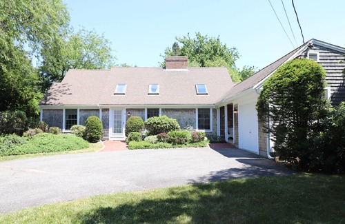Dennis House | Spacious charmer close to CC Museum of Art, Cape Cinema, Playhouse,restaurants, and bay beaches.